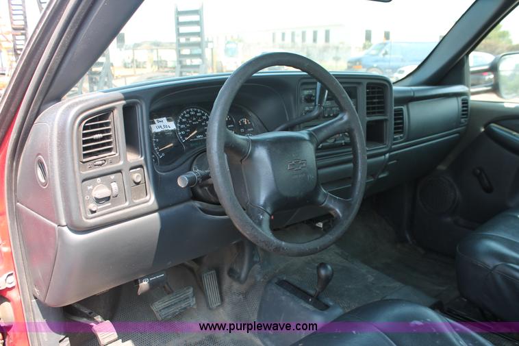 image for item I8240 2002 Chevrolet Silverado 2500HD Crew Cab pickup truck