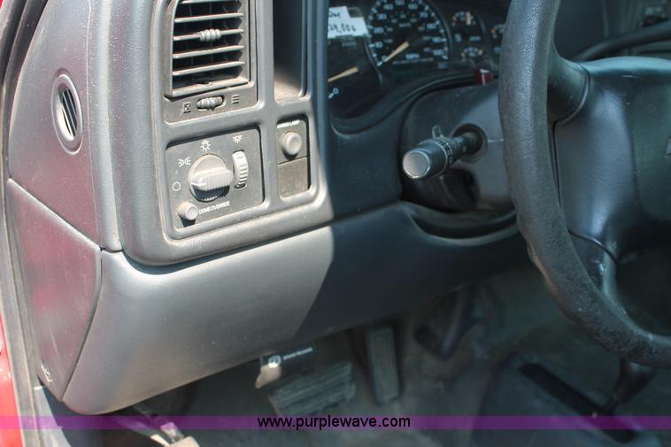 image for item I8240 2002 Chevrolet Silverado 2500HD Crew Cab pickup truck