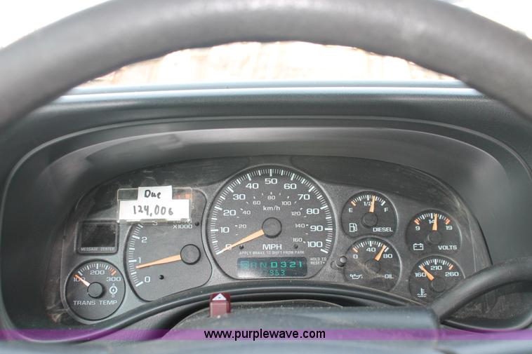 image for item I8240 2002 Chevrolet Silverado 2500HD Crew Cab pickup truck