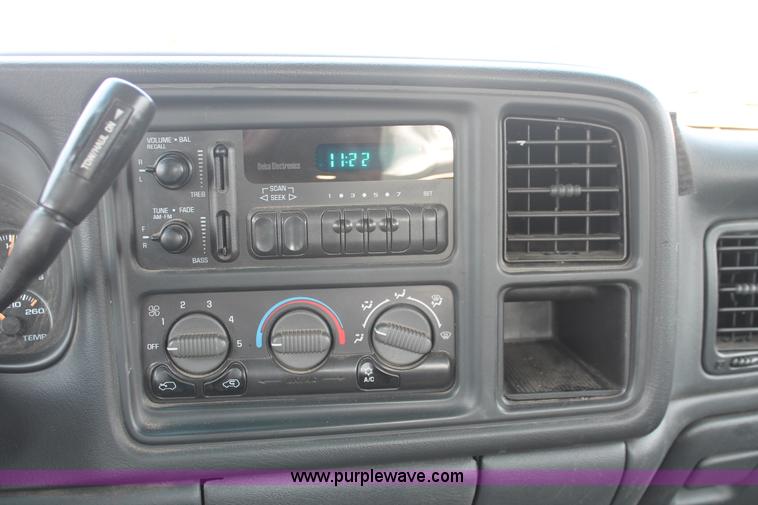 image for item I8240 2002 Chevrolet Silverado 2500HD Crew Cab pickup truck
