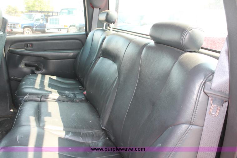 image for item I8240 2002 Chevrolet Silverado 2500HD Crew Cab pickup truck