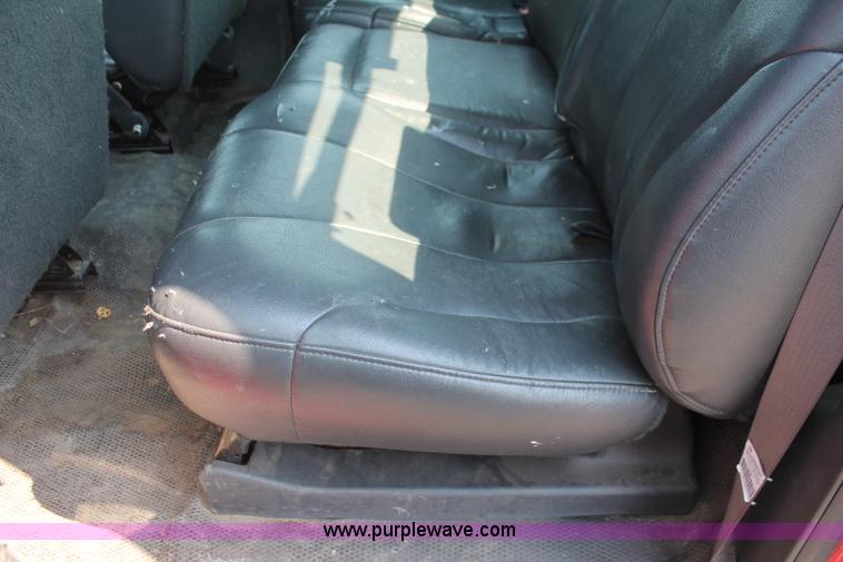 image for item I8240 2002 Chevrolet Silverado 2500HD Crew Cab pickup truck