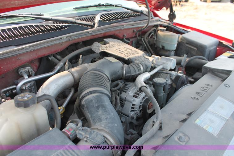 image for item I8240 2002 Chevrolet Silverado 2500HD Crew Cab pickup truck