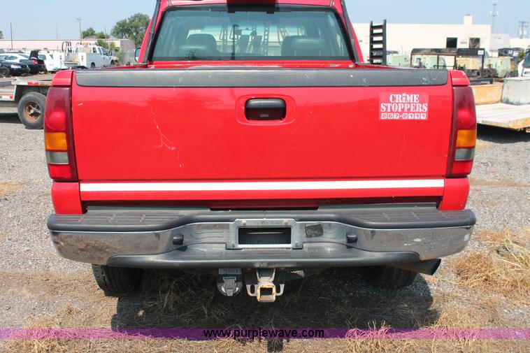 image for item I8240 2002 Chevrolet Silverado 2500HD Crew Cab pickup truck