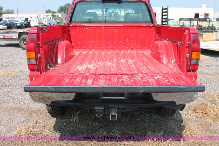 image for item I8240 2002 Chevrolet Silverado 2500HD Crew Cab pickup truck