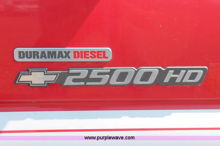 image for item I8240 2002 Chevrolet Silverado 2500HD Crew Cab pickup truck