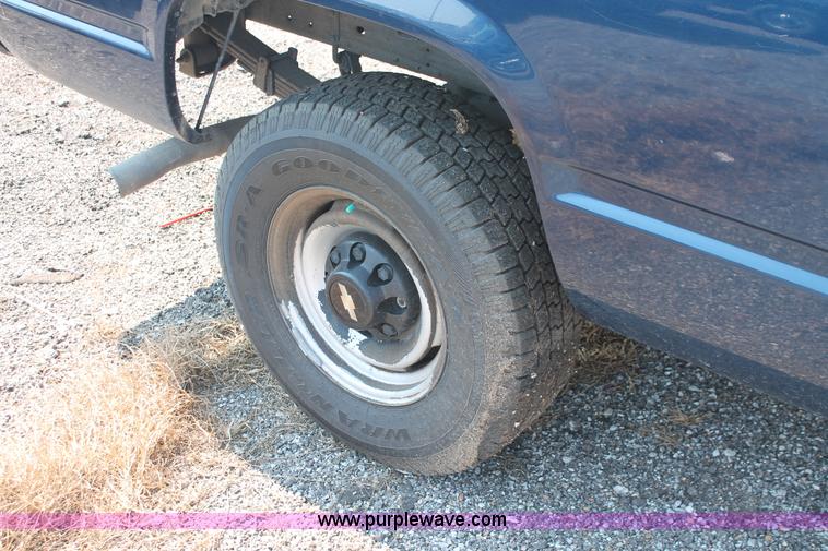 image for item I8241 1998 Chevrolet Cheyenne 2500 pickup truck