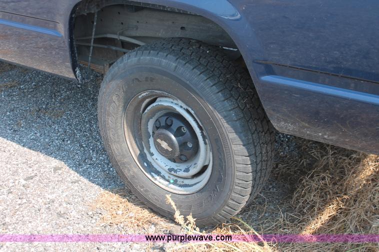 image for item I8241 1998 Chevrolet Cheyenne 2500 pickup truck