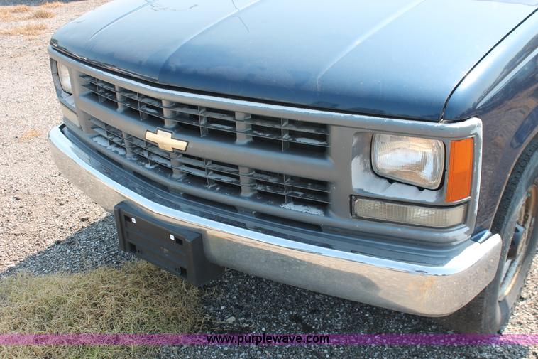 image for item I8241 1998 Chevrolet Cheyenne 2500 pickup truck