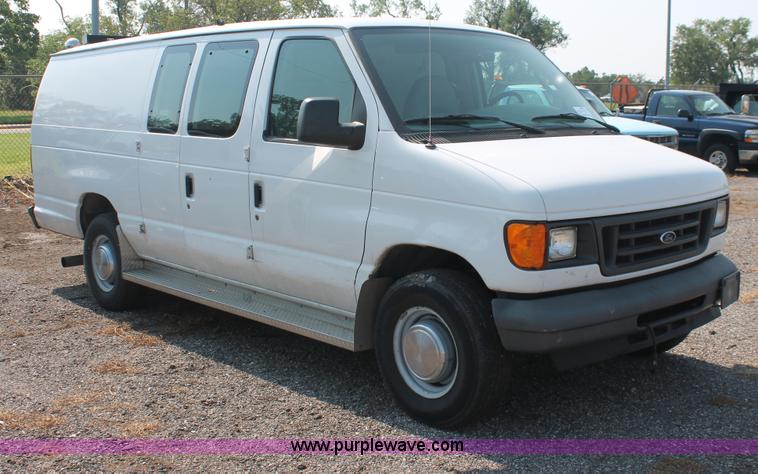 image for item I8242 2004 Ford E350 Super Duty Extended cargo van