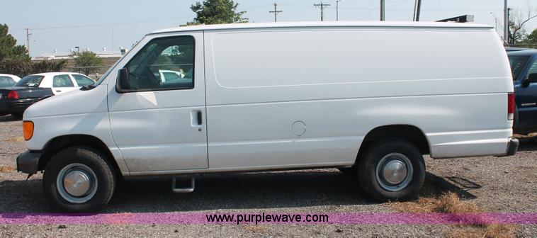 image for item I8242 2004 Ford E350 Super Duty Extended cargo van