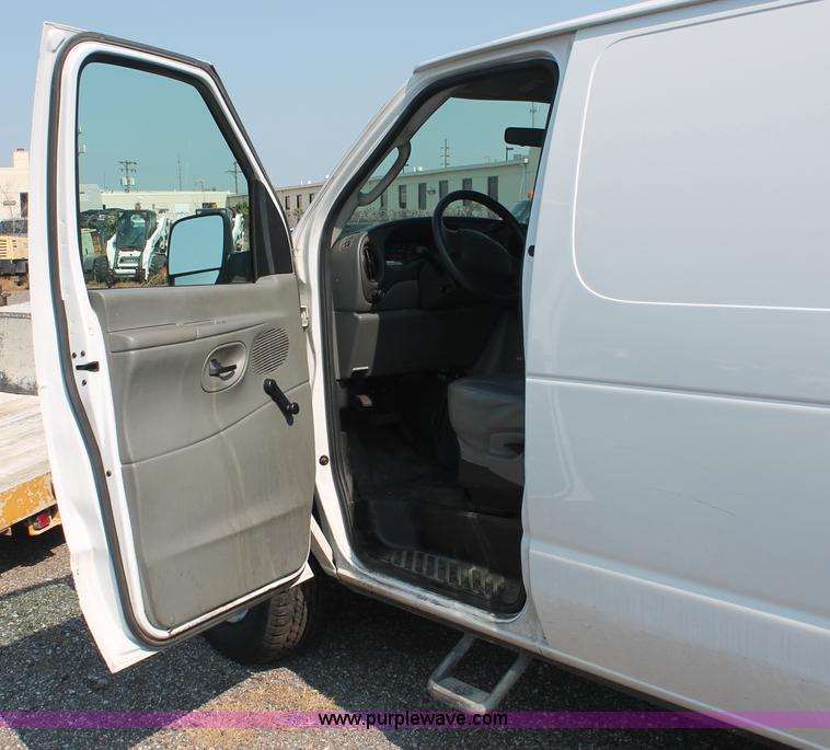 image for item I8242 2004 Ford E350 Super Duty Extended cargo van