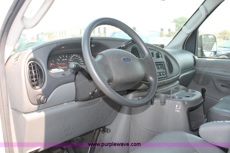 image for item I8242 2004 Ford E350 Super Duty Extended cargo van