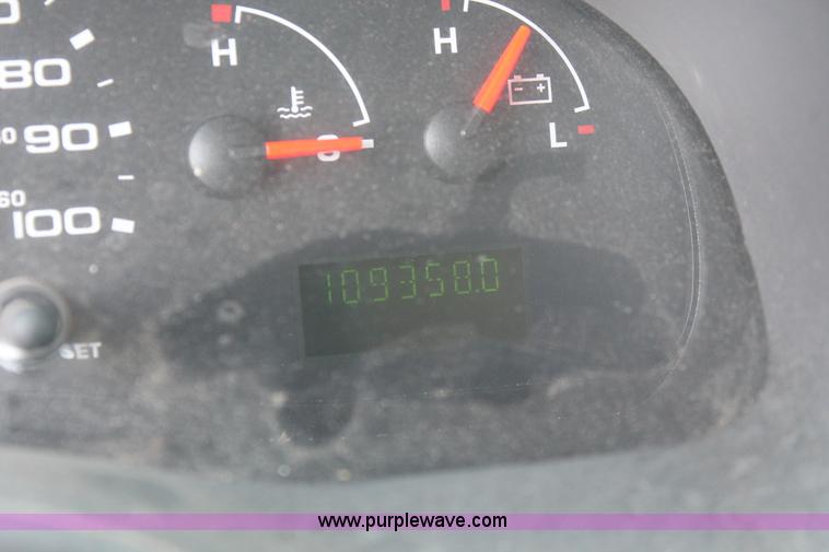 image for item I8242 2004 Ford E350 Super Duty Extended cargo van