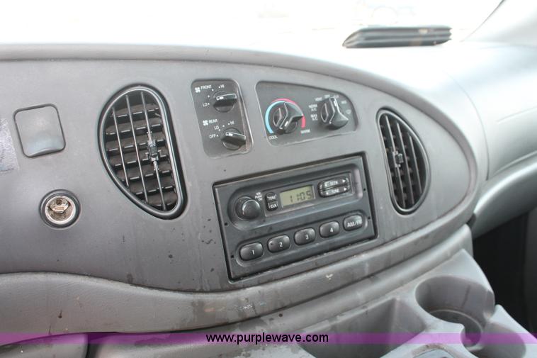 image for item I8242 2004 Ford E350 Super Duty Extended cargo van
