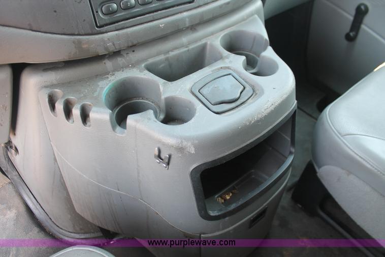 image for item I8242 2004 Ford E350 Super Duty Extended cargo van