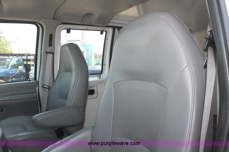 image for item I8242 2004 Ford E350 Super Duty Extended cargo van