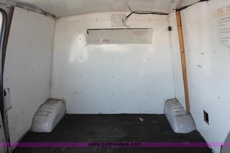 image for item I8242 2004 Ford E350 Super Duty Extended cargo van