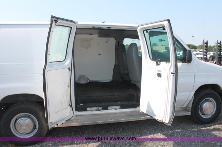 image for item I8242 2004 Ford E350 Super Duty Extended cargo van