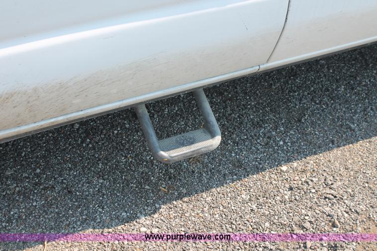 image for item I8242 2004 Ford E350 Super Duty Extended cargo van