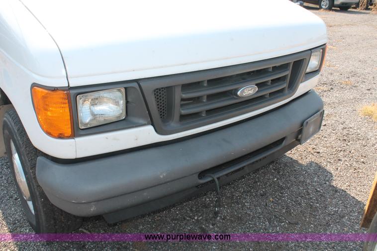 image for item I8242 2004 Ford E350 Super Duty Extended cargo van