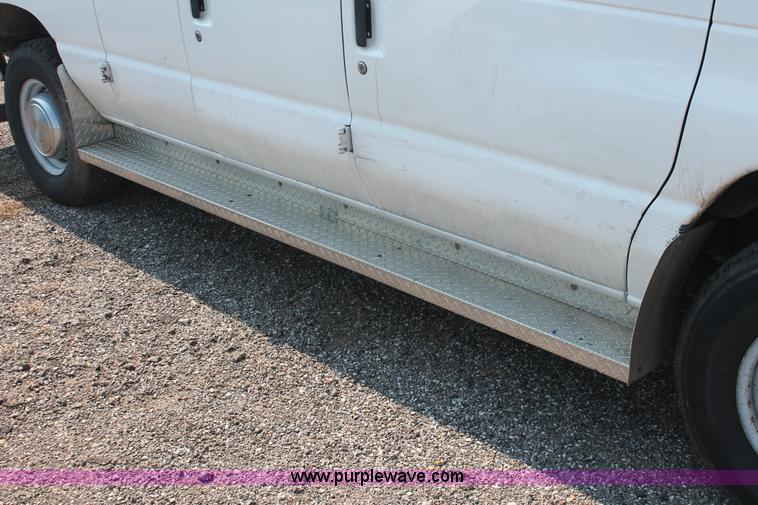 image for item I8242 2004 Ford E350 Super Duty Extended cargo van