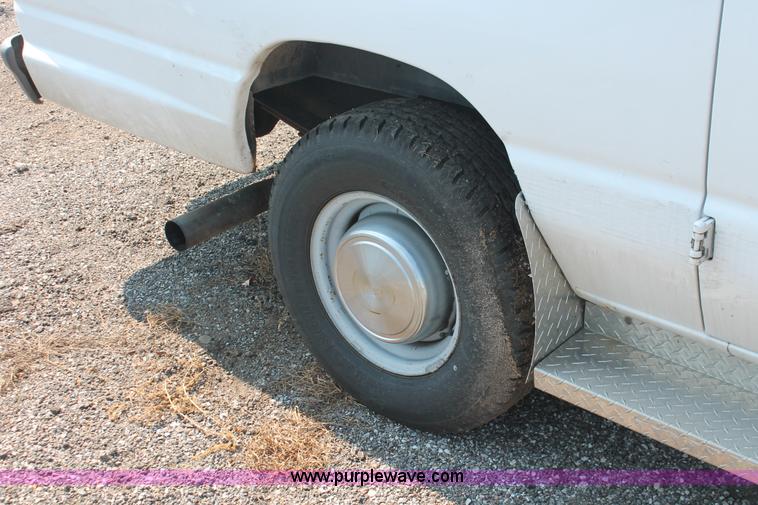 image for item I8242 2004 Ford E350 Super Duty Extended cargo van