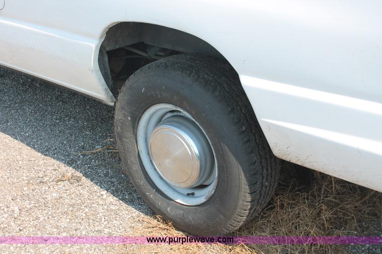 image for item I8242 2004 Ford E350 Super Duty Extended cargo van