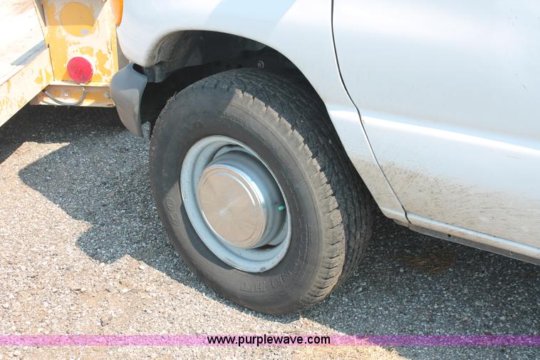 image for item I8242 2004 Ford E350 Super Duty Extended cargo van