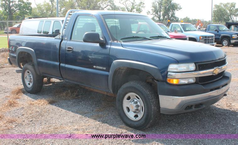 image for item I8243 2002 Chevrolet Silverado 2500HD pickup truck