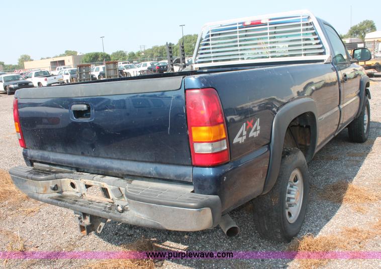 image for item I8243 2002 Chevrolet Silverado 2500HD pickup truck