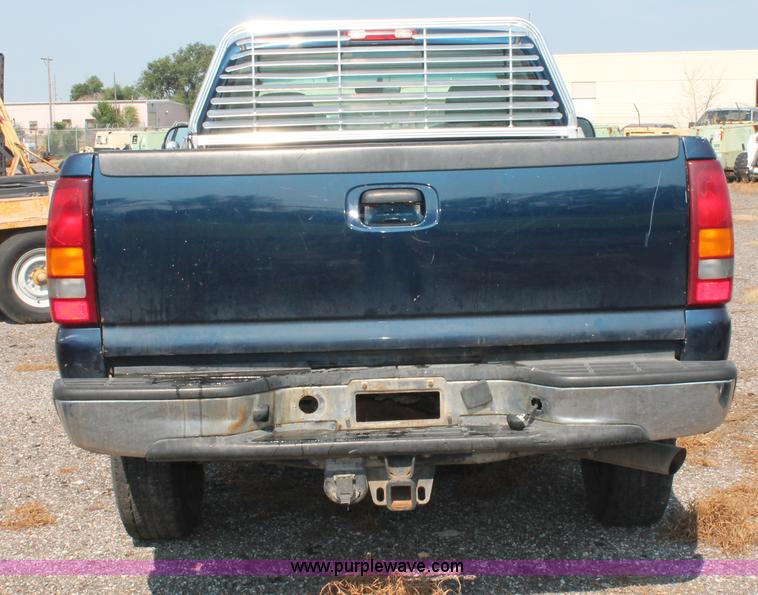 image for item I8243 2002 Chevrolet Silverado 2500HD pickup truck
