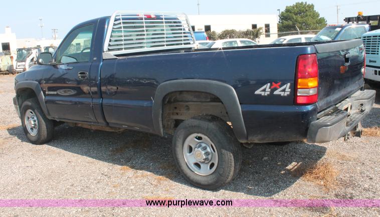 image for item I8243 2002 Chevrolet Silverado 2500HD pickup truck