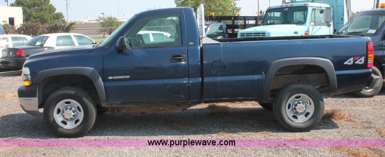 image for item I8243 2002 Chevrolet Silverado 2500HD pickup truck
