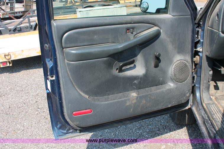 image for item I8243 2002 Chevrolet Silverado 2500HD pickup truck