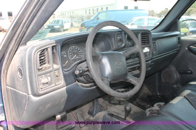 image for item I8243 2002 Chevrolet Silverado 2500HD pickup truck