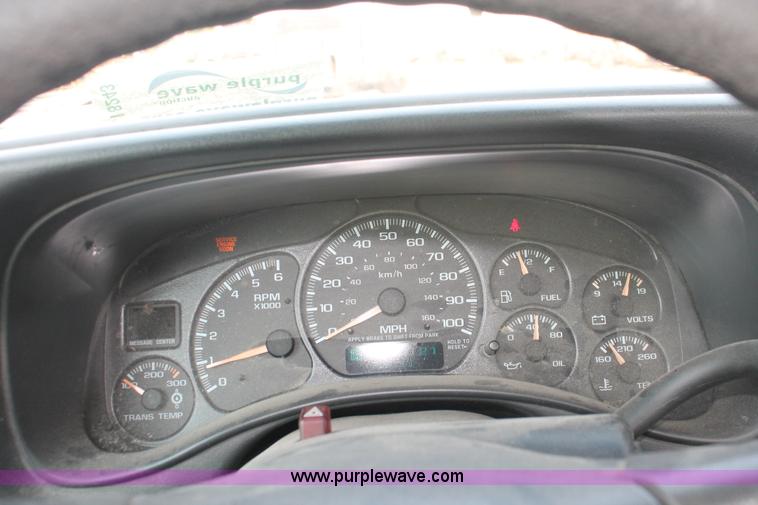 image for item I8243 2002 Chevrolet Silverado 2500HD pickup truck