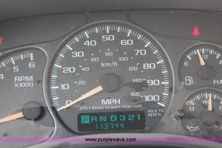 image for item I8243 2002 Chevrolet Silverado 2500HD pickup truck