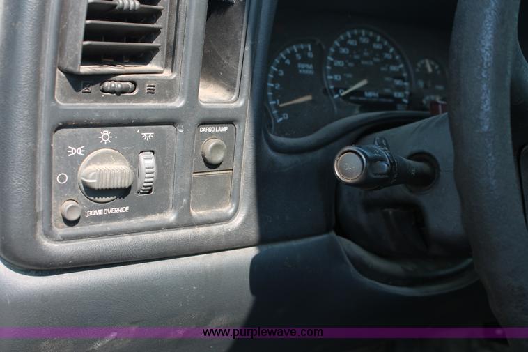 image for item I8243 2002 Chevrolet Silverado 2500HD pickup truck