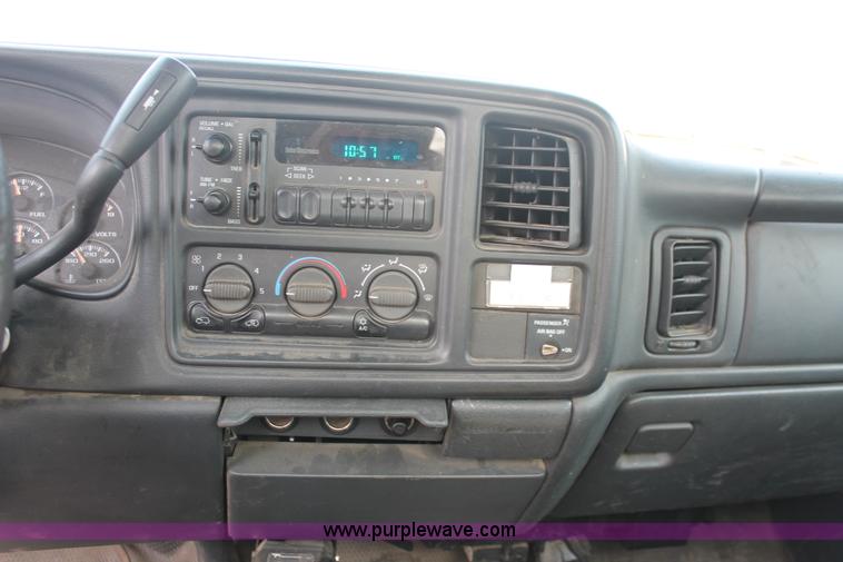 image for item I8243 2002 Chevrolet Silverado 2500HD pickup truck
