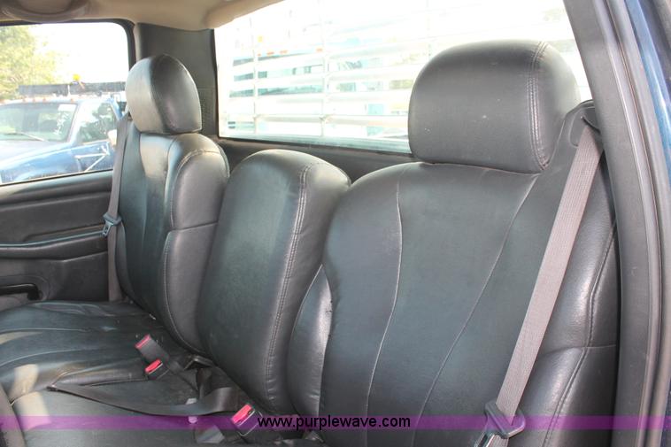 image for item I8243 2002 Chevrolet Silverado 2500HD pickup truck