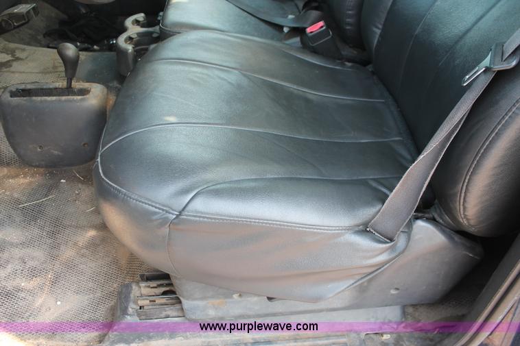 image for item I8243 2002 Chevrolet Silverado 2500HD pickup truck