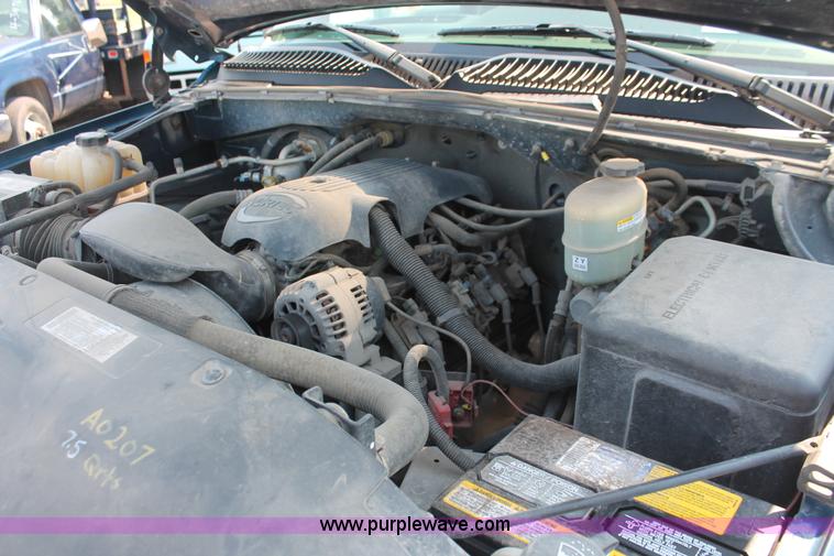 image for item I8243 2002 Chevrolet Silverado 2500HD pickup truck