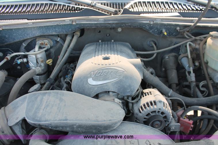 image for item I8243 2002 Chevrolet Silverado 2500HD pickup truck