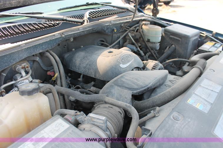 image for item I8243 2002 Chevrolet Silverado 2500HD pickup truck