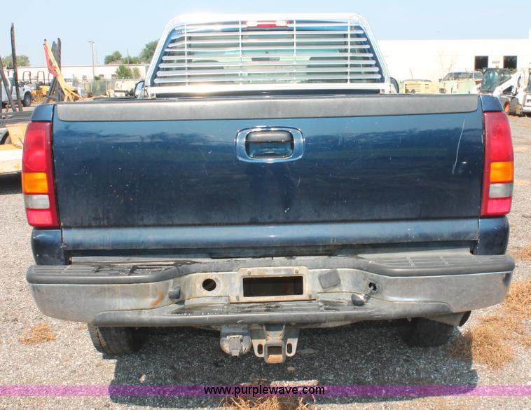 image for item I8243 2002 Chevrolet Silverado 2500HD pickup truck