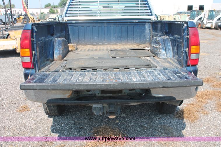 image for item I8243 2002 Chevrolet Silverado 2500HD pickup truck