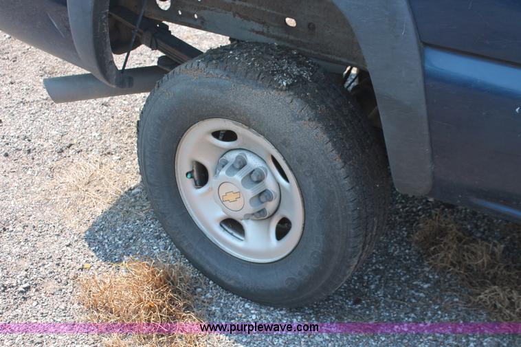 image for item I8243 2002 Chevrolet Silverado 2500HD pickup truck