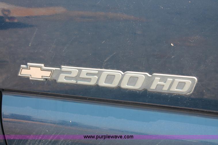 image for item I8243 2002 Chevrolet Silverado 2500HD pickup truck