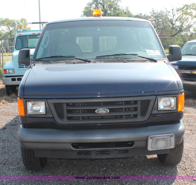 image for item I8244 2004 Ford E350 Super Duty Extended cargo van